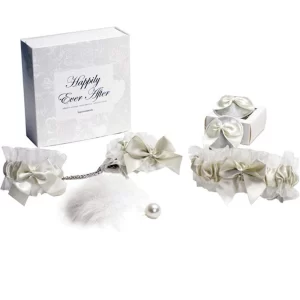Kit Bondage BDSM Romántico Esposas de Metal Acolchadas y Cosquillador - BIJOUX INDISCRETS HAPPILY EVER AFTER para Juegos Sado de Dominación KIT 9929