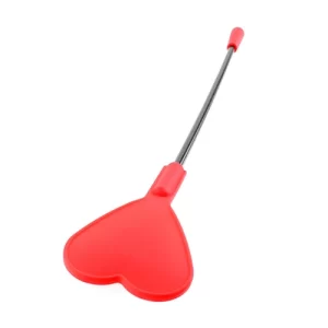 Látigo Bondage BDSM de Silicón Color Negro y Rojo - Silicone Heart Flapper PIPEDREAM para Juegos Sado de Dominación SILI9350